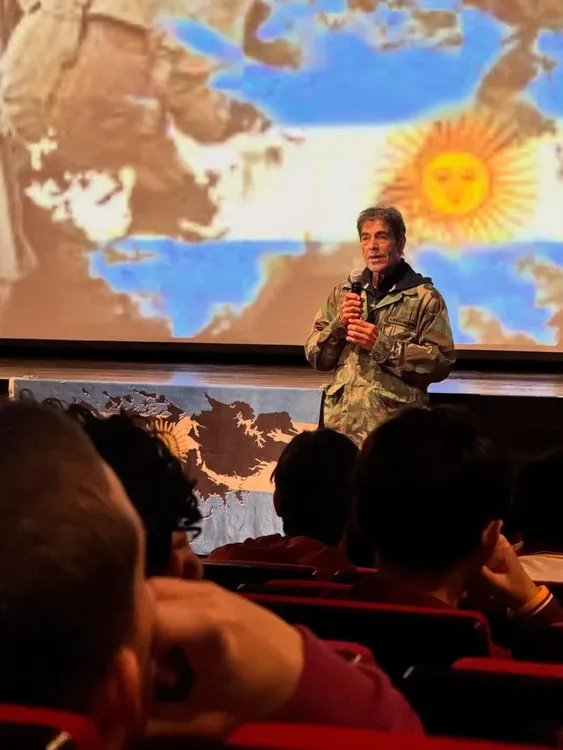 WhatsApp Image 2026-04-06 at 21.06.56ex combatinmete1