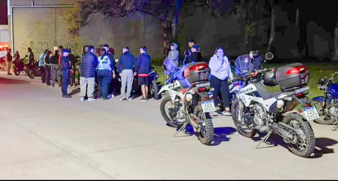 WhatsApp Image 2026-04-05 at 23.55.29plicia aarro2