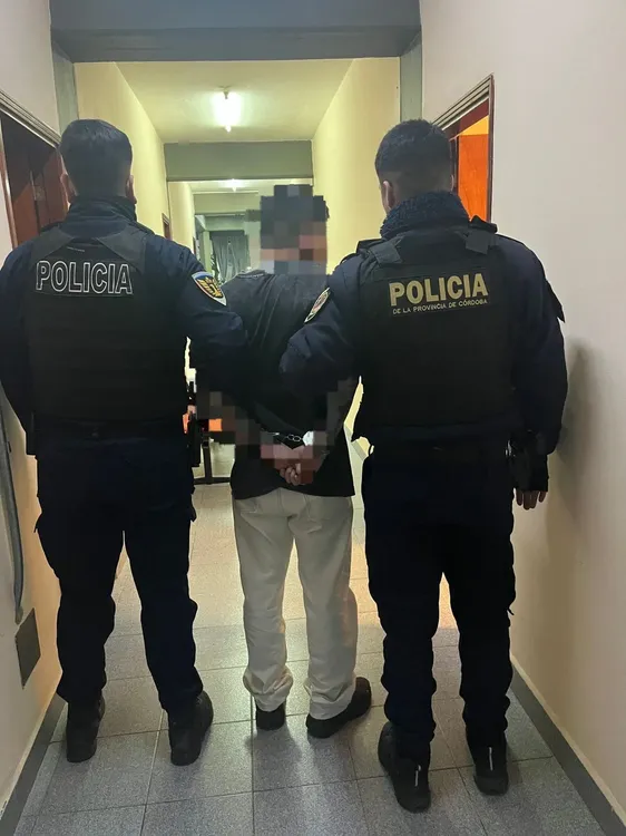 3c2089da-bc8c-4b7c-9e11-0fd7c8e731abpolicia1