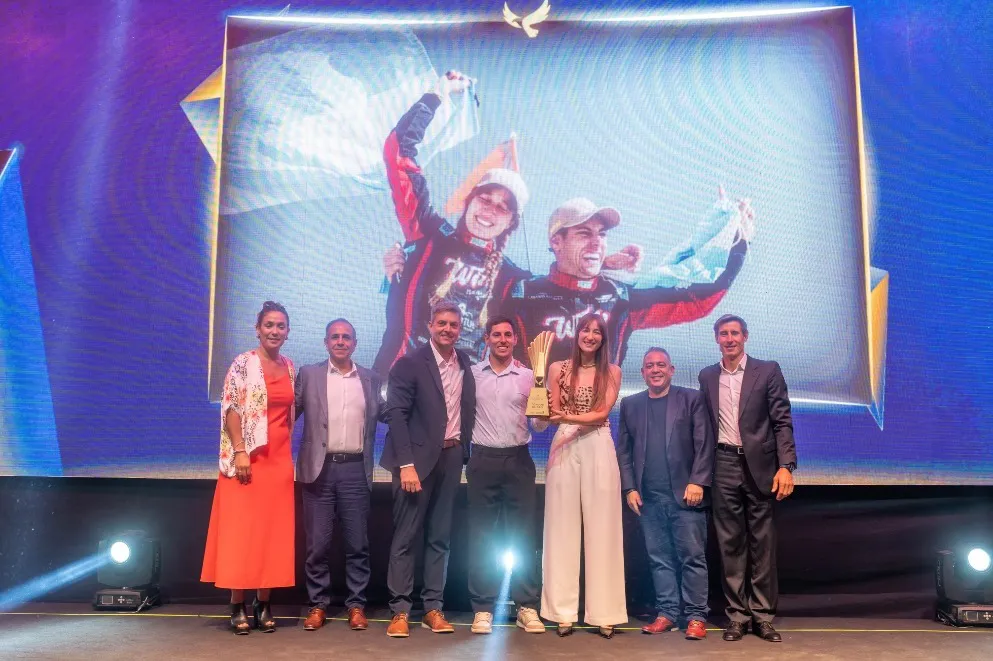 WhatsApp Image 2025-12-19 at 09.34.44premios condor cavigliaso2