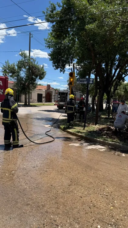 WhatsApp Image 2025-12-17 at 08.40.50bbomeros las varillas 17