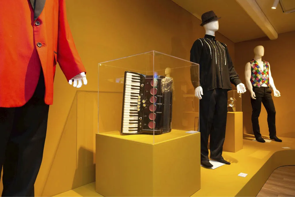 WhatsApp Image 2025-12-30 at 09.21.22CUATRTETO44