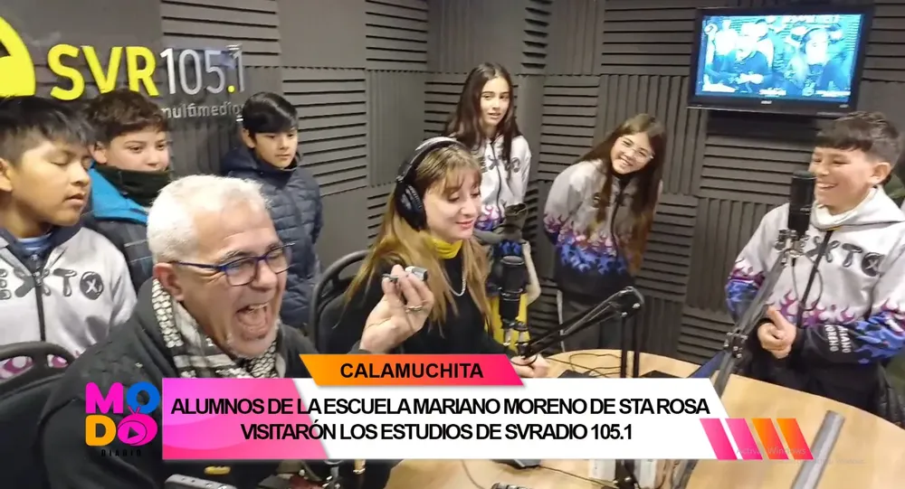 chicos en la radio