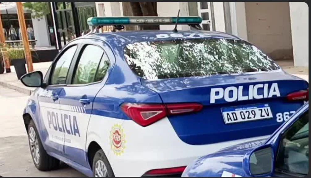 2c3c94c7-e91f-4395-974a-ad57460c5e29POLICIA33