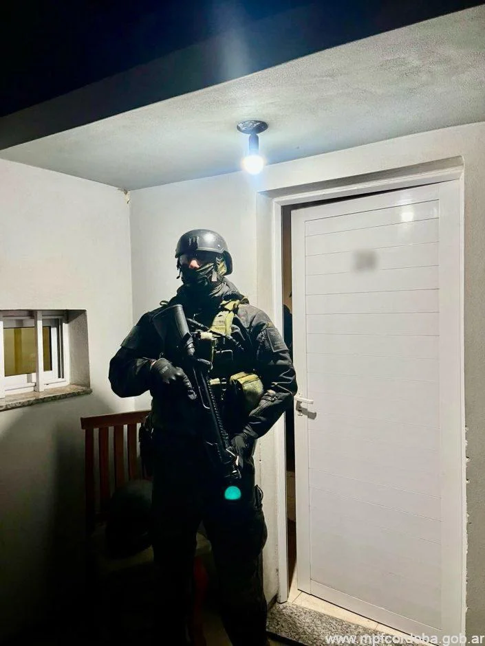 032dd490-b2c5-4980-9957-1c09d5fac3f0POLICAI